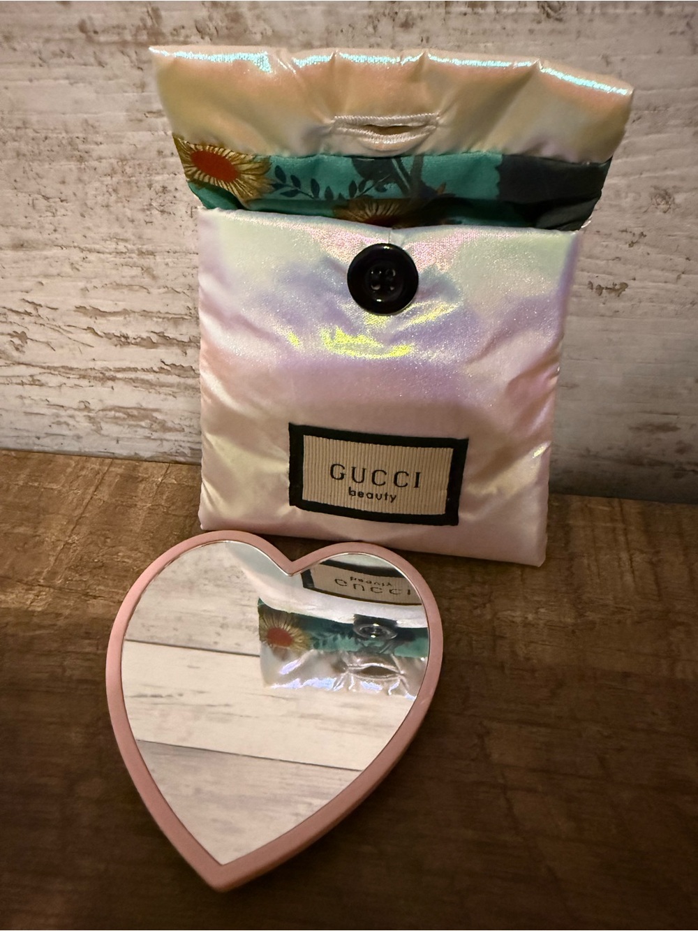 Authentic GUCCI beauty Mirror heart shaped pink color - Picture 3 of 3
